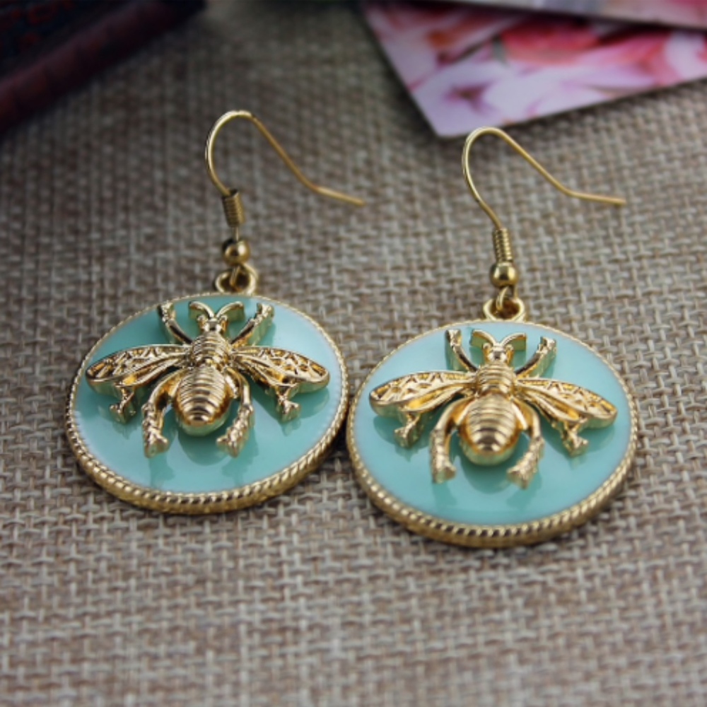 Gold Queen Bee Platform Circle Earrings - Picture 3 of 8